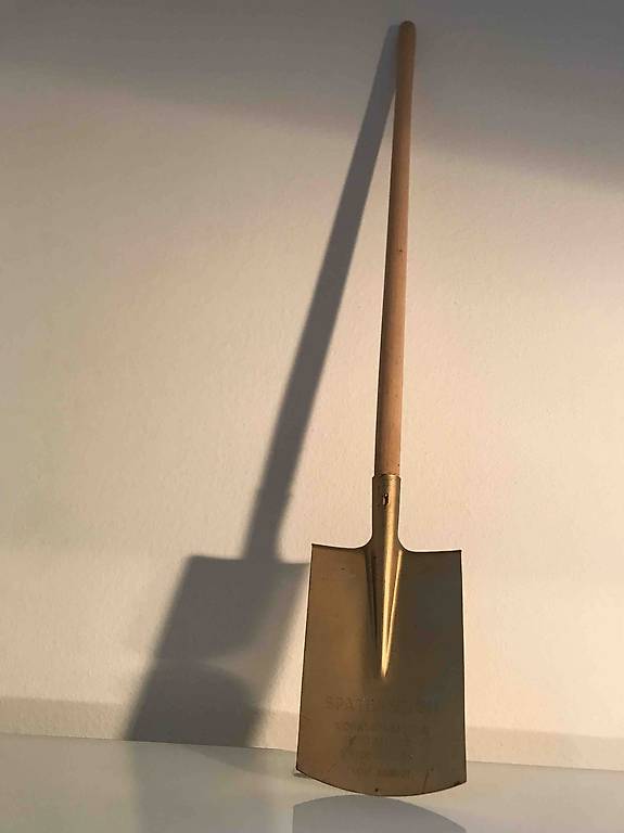 Spaten eingestielt Gold mit Gravur
