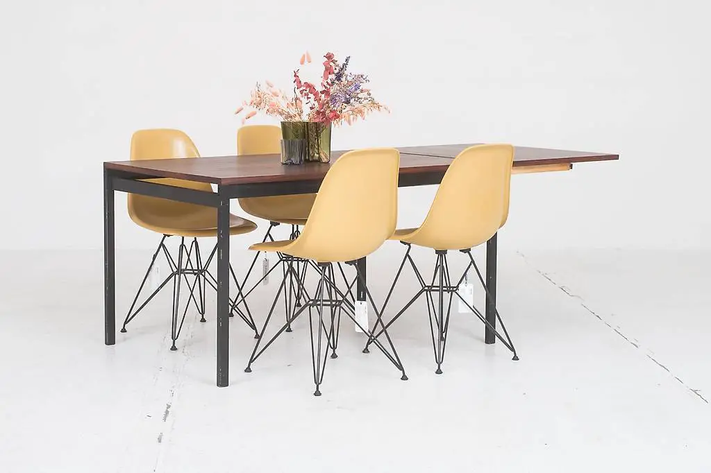 Idealheim Tisch von Dieter Wäckerlin in Palisander