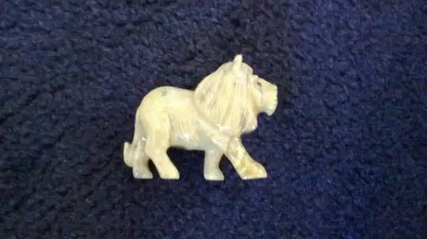 Tierfigur aus Halbedelstein grün "Löwe"