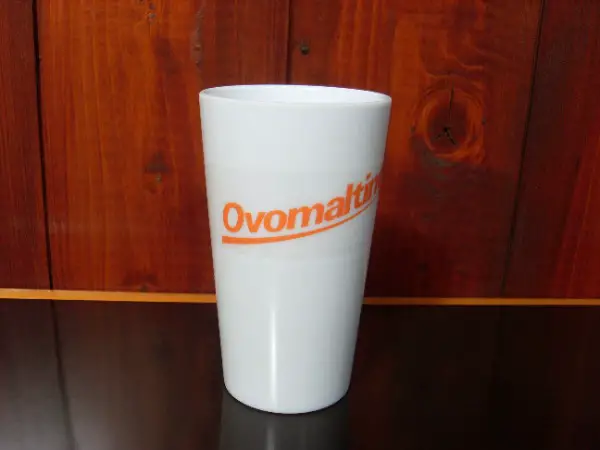 Ancien gobelet avec publicité Ovomaltine.