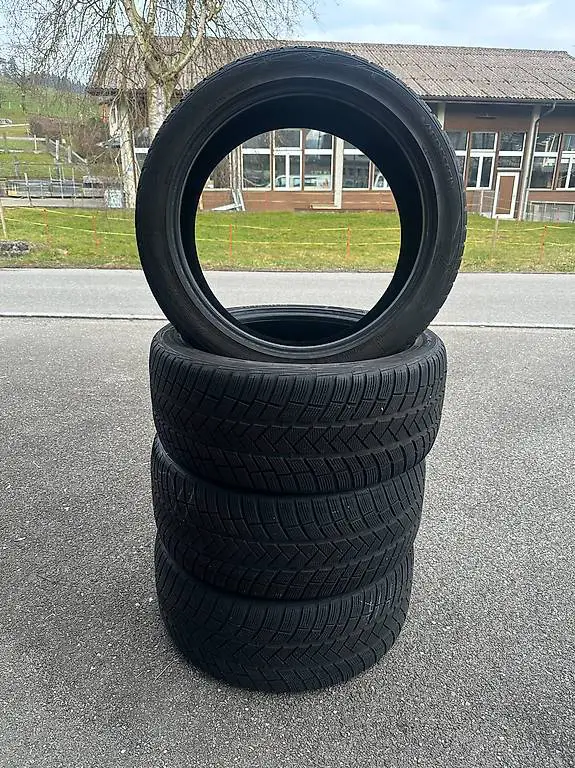 285/40 R22 110W Vredestein WINTER