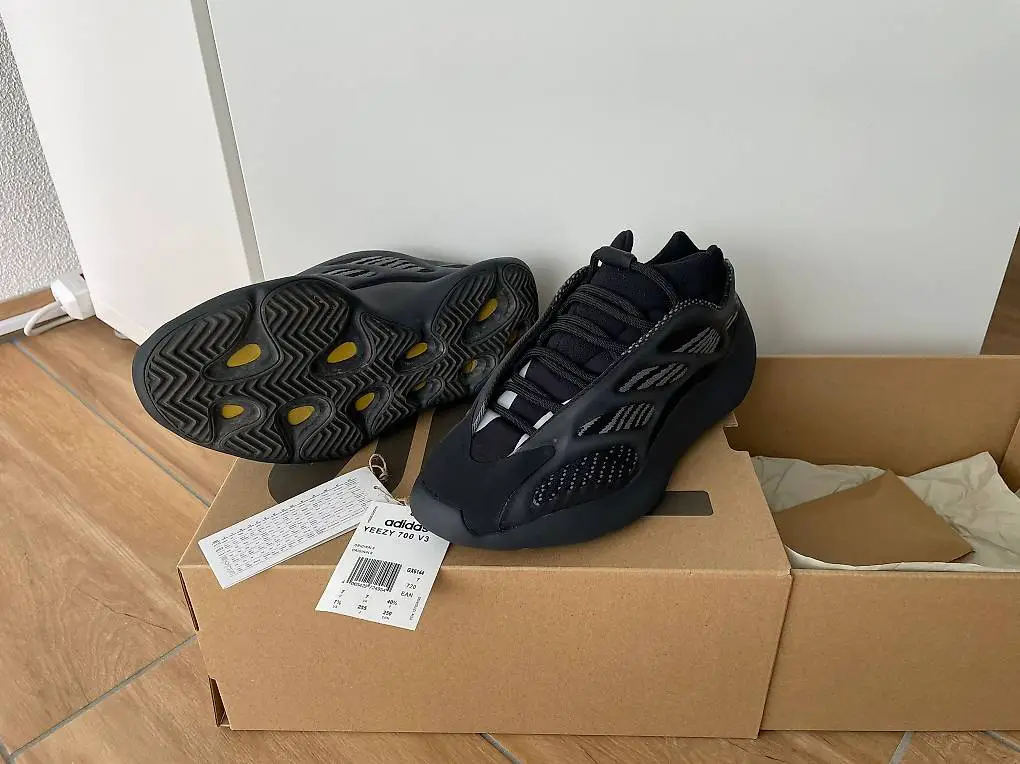 Adidas Yeezy 700 V3 Dark Glow