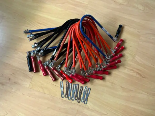 16 Laubsägebogen, 8 Laubsägeschlüssel