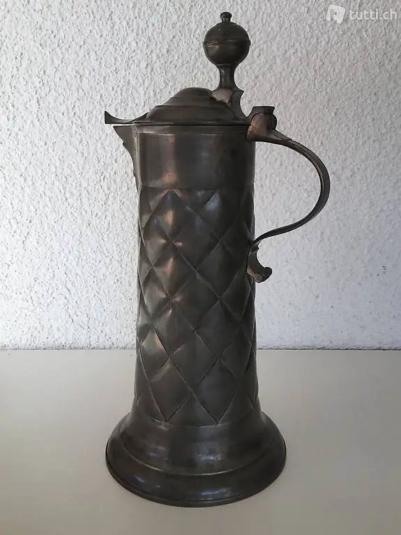 Zinnkanne mit Klappdeckel