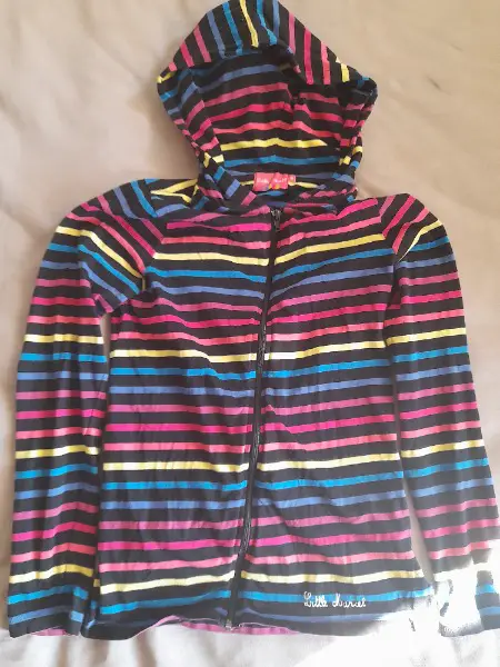 Pull à capuche rayer de couleurs