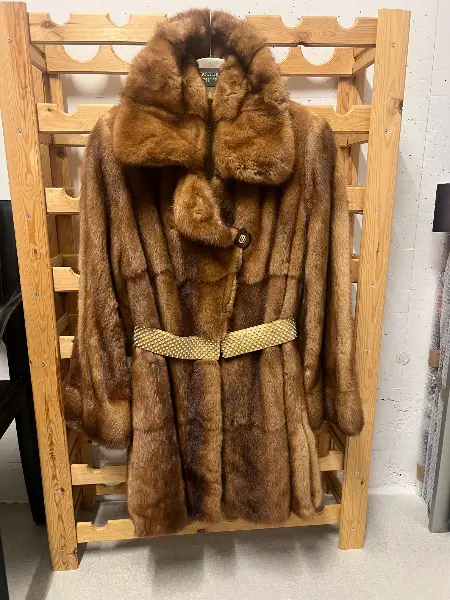 Damen Pelzmantel mit Swarovski Gurt