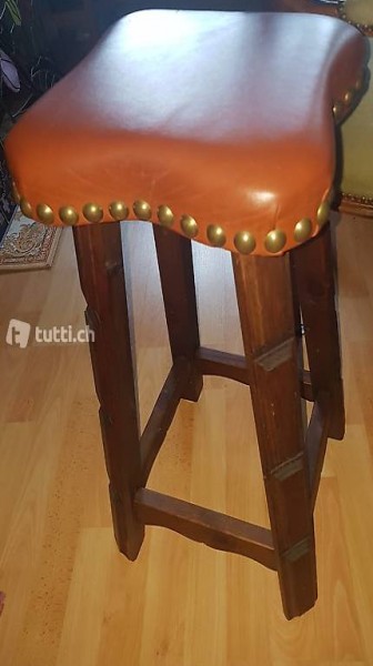 2x antike Barhocker