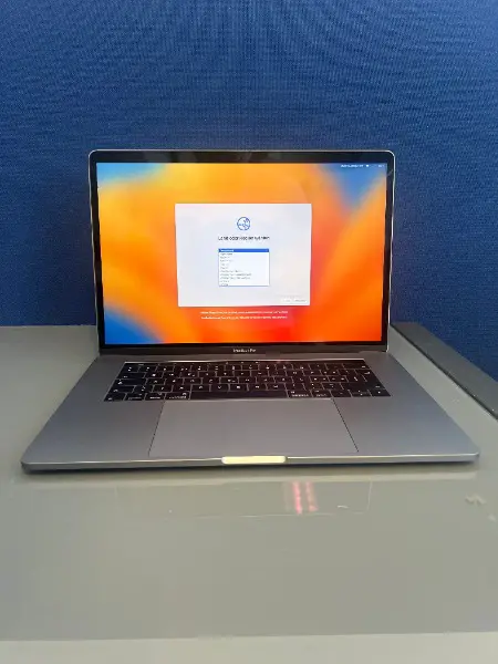MacBook Pro 15" 2017 Space Grau, i7, 512 GB SSD & 16 GB