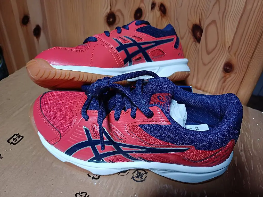 Gr. 32.5 NEU asics Hallenschuhe