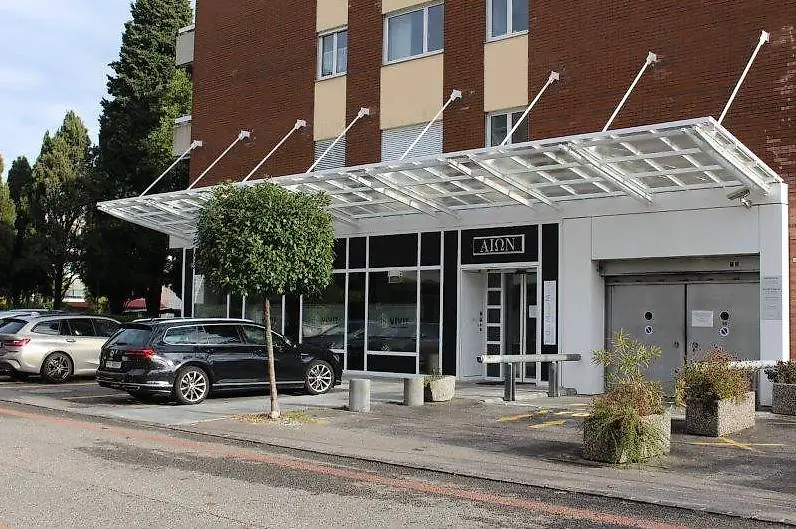 Ausstellungs- und Büroräume/Spazio espositivo e uffici