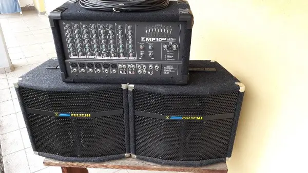 Mixer Yorkville MP10DS + 2x Box Speaker Pulse 382