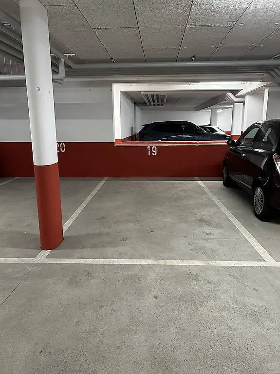 Comodo posto auto in autorimessa a Pregassona