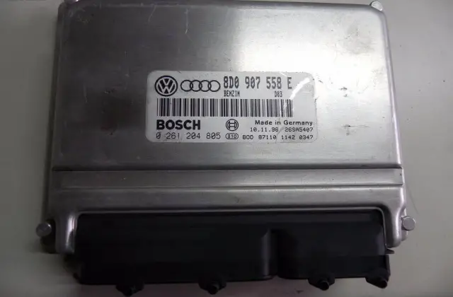  8D0907558E Motorsteuergerät Audi A4 1.8T JG2000