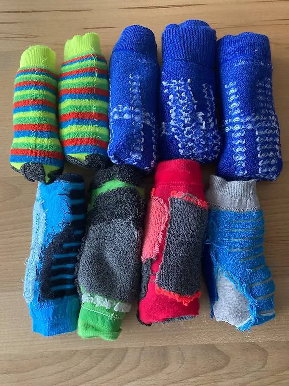 8 Paar Skisocken 27-30