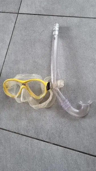 Taucherbrille gelb 9cm x 7cm, mit Schnorchel