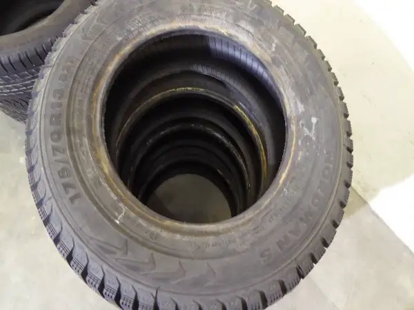  4 Occ. Spikes Winterreifen 175 / 70 R 13 82 T