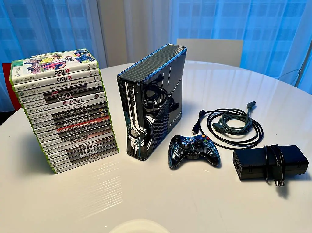 Xbox Box 360 Halo 4 Limited Edition mit 20 Games