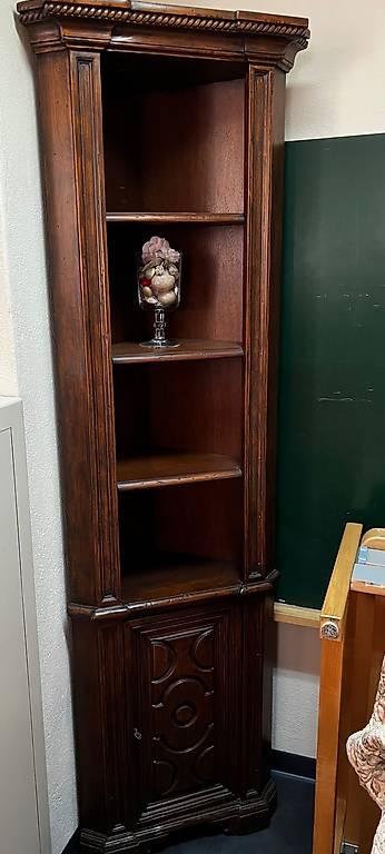 Charmantes Eckmöbel