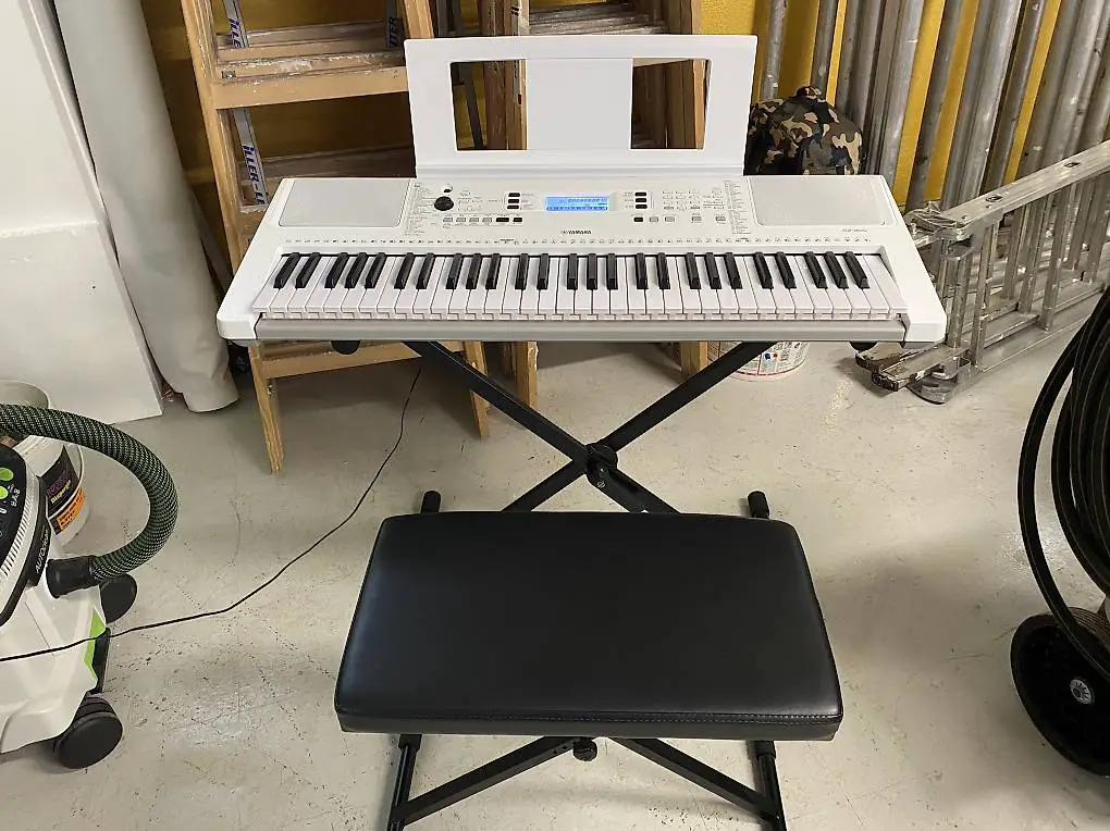 Keyboard Yamaha EZ 300