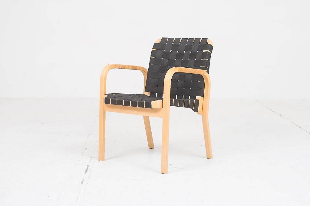 Artek Stuhl 45 von Alvar Aalto