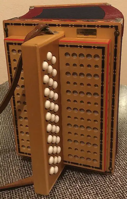 Schwyzerörgeli Typ Schmid A gestimmt