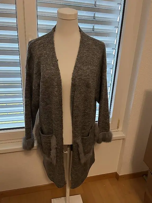Strickjacke mit Kaninchenfell