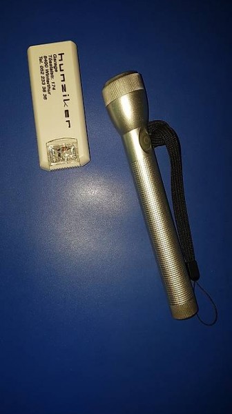 Diverse elektronische Gadgets,Taschenlampen, Schrittzähler..