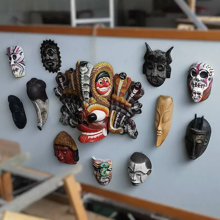 Holzmasken + Fratzen + Deko + versch. Länder + bunt bemalt