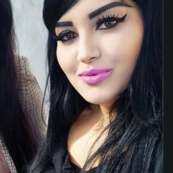 Sinnliche Frau massiert Dich