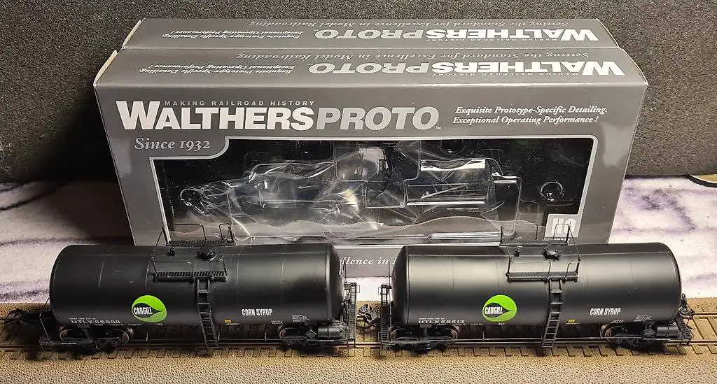 2 Stück. H0 US Walthers 16000gl Tankcar - CARGILL