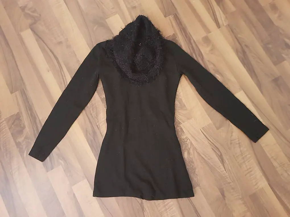 Schwarzer Rollkragenpullover (Gr. M)