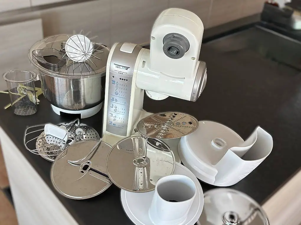Turmix Küchenmaschine inkl. Zubehör zu verschenken
