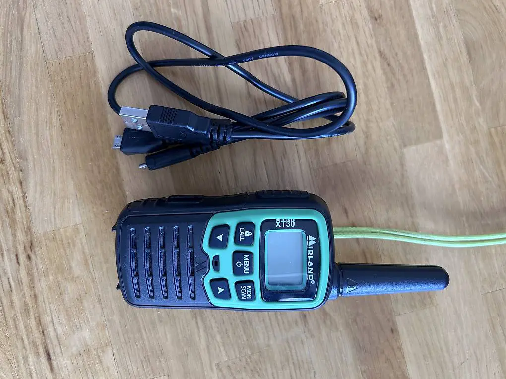 Midland XT30 Funkgerät mit Akkus und USB Doppelladekabel