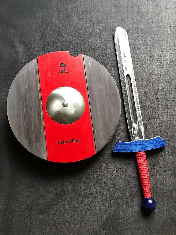 Schwert und Schild aus Holz, neu