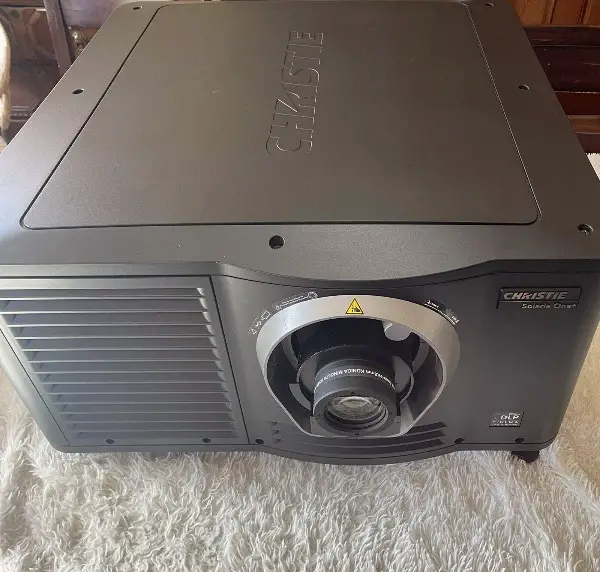 Christie Solaria One Plus digitaler Kinoprojektor