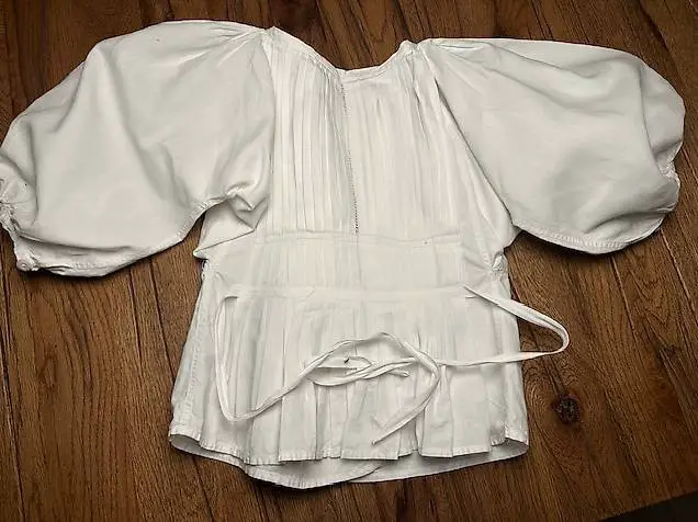 Berner Tracht, Trachtenbluse, Leinen, mit Handstickerei