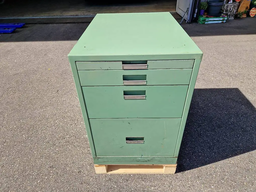 Schubladenschrank mit 4 Schubladen