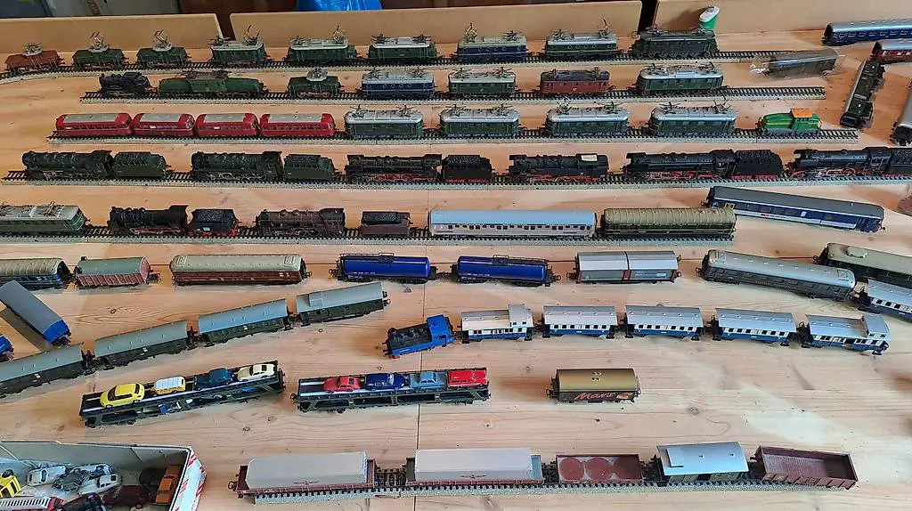 Modelleisenbahnen Familiensammlung OHNE OVP, aber neuwertig