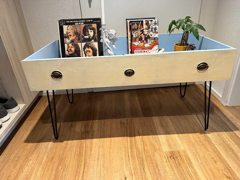 Gestell aus alter Schublade