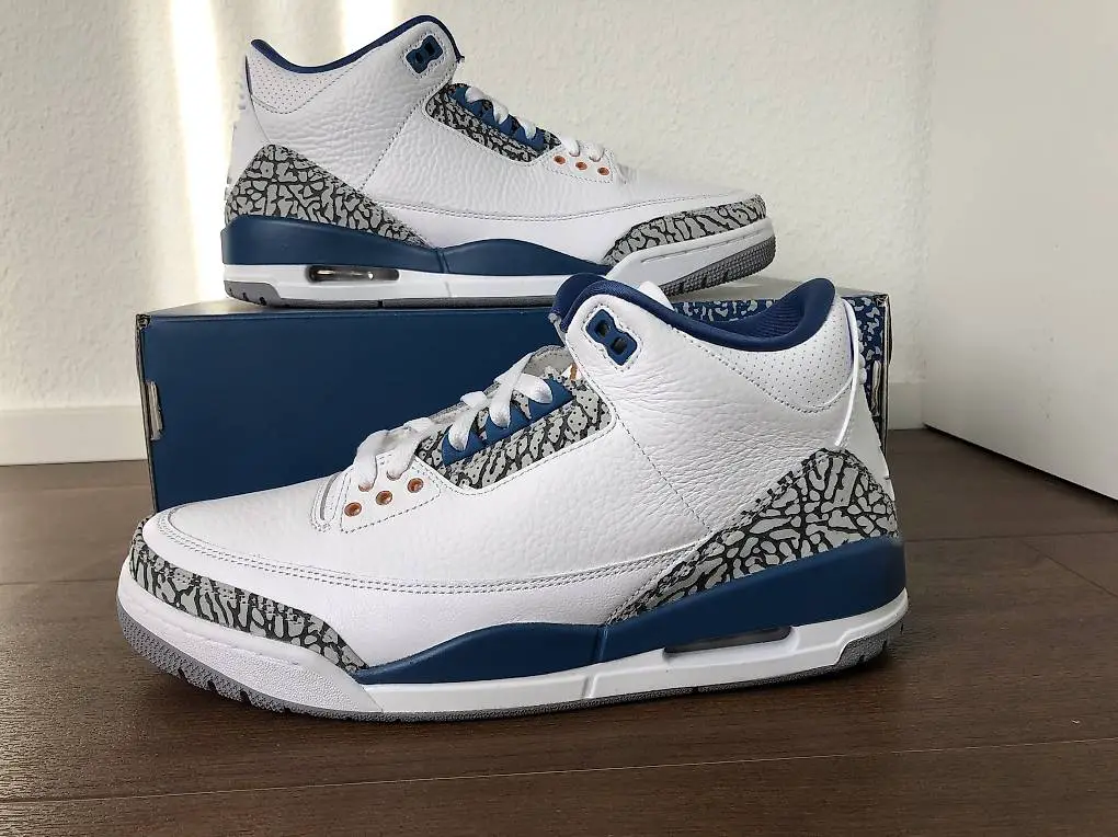 Air Jordan 3 Retro EU 43 White / Metallic Copper