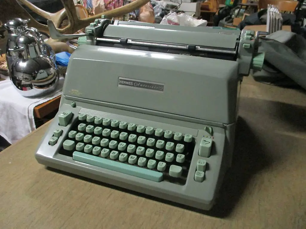 Schreibmaschine HERMES Ambassador Schweizer Armee TOP