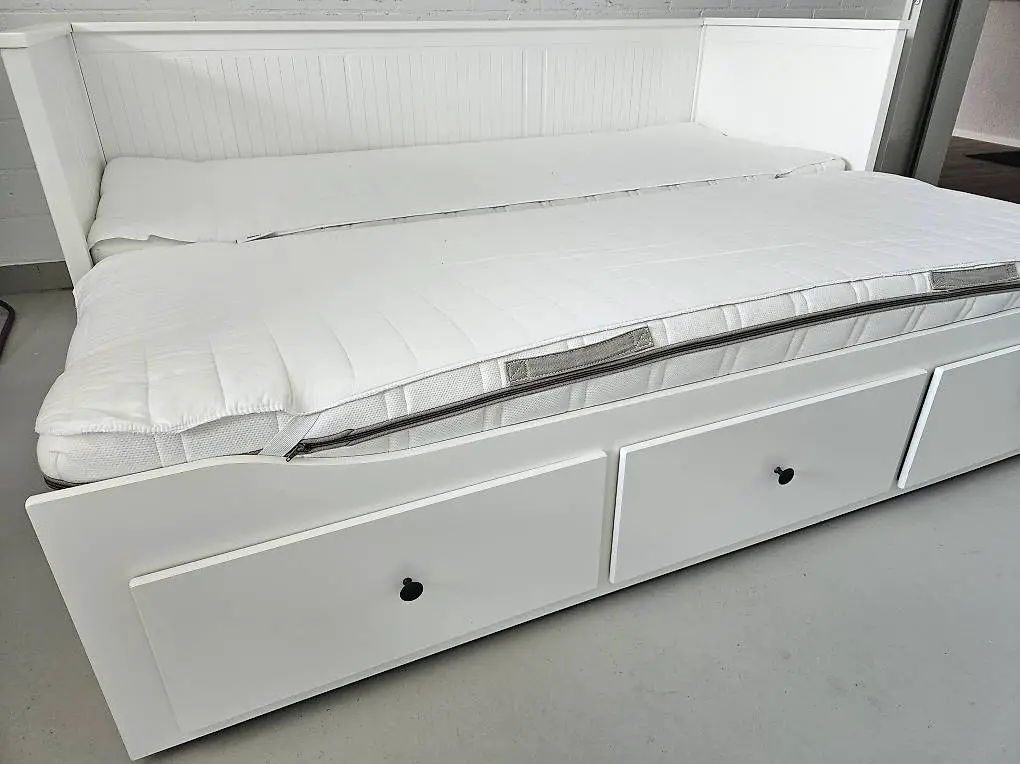 Tagesbett/Bettsofa (ausziehbar)