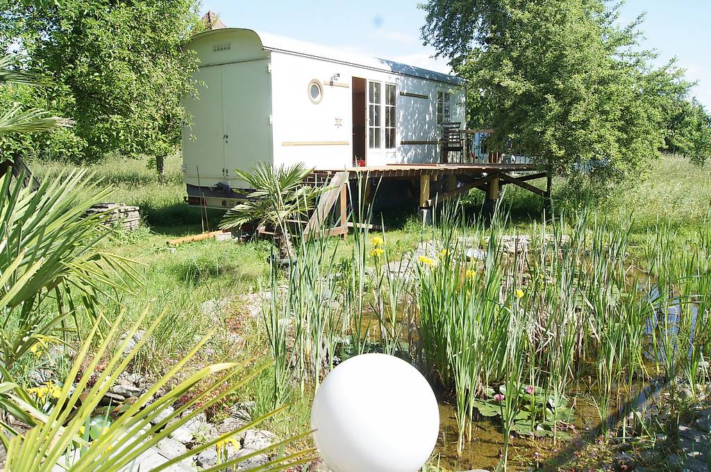 Zirkuswagen im Naturpark Schaffhausen direkt am Biotop