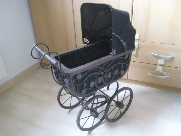 Puppenwagen Nostalgie alt Deko