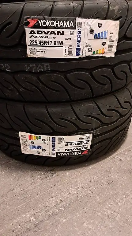 Yokohama Advan Neova AD08RS 225/45 R17