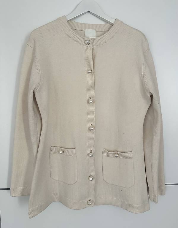 NEUQualität CARDIGAN mit schönen Details. Gr. 42