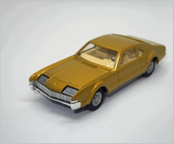 NEU: Oldsmobile Toronado I Coupé Phase I 1965-1697 Gold met.