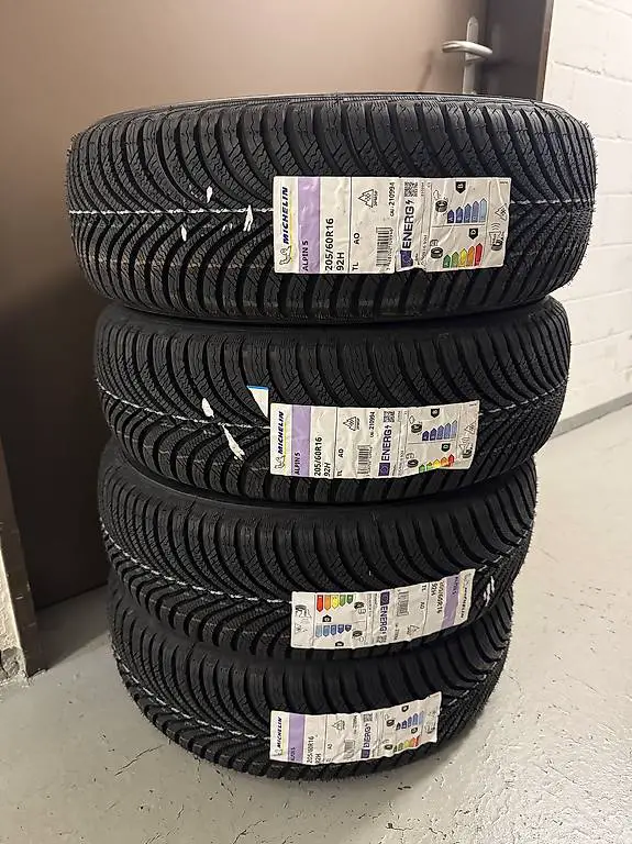 Neue Winterreifen Michelin 205 60 16