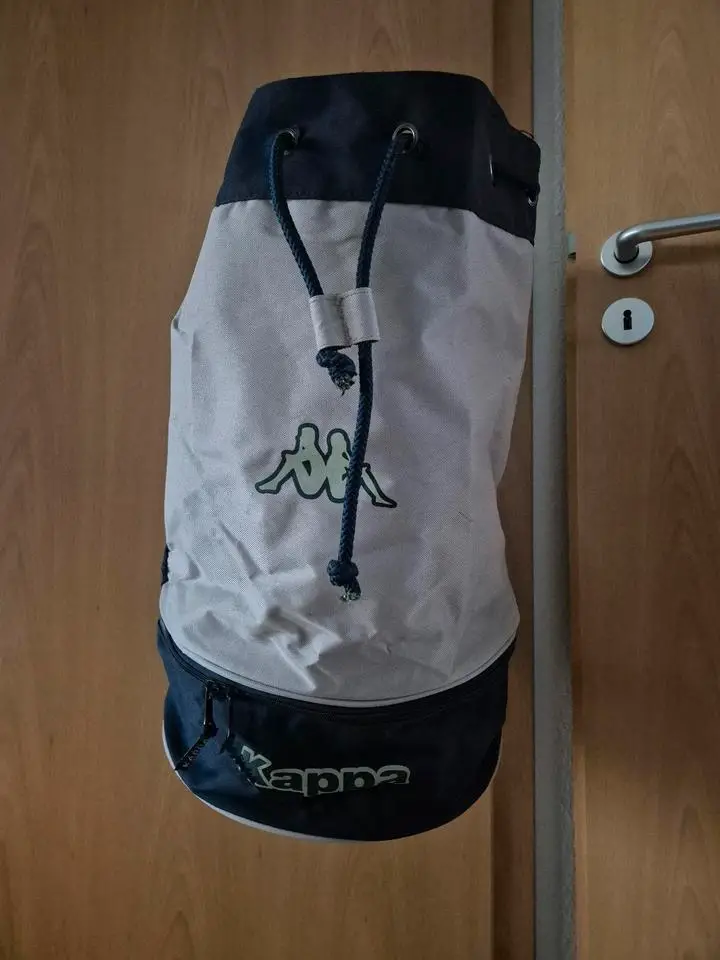 Neu - Kappa Rucksacktasche mit Fach für Schuhe