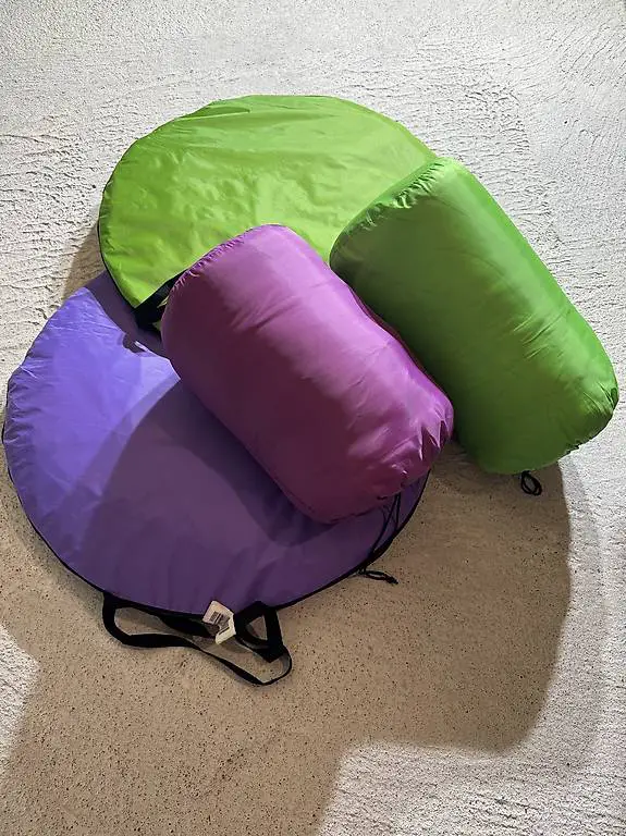 Wurfzelt und Schlafsack für Camping